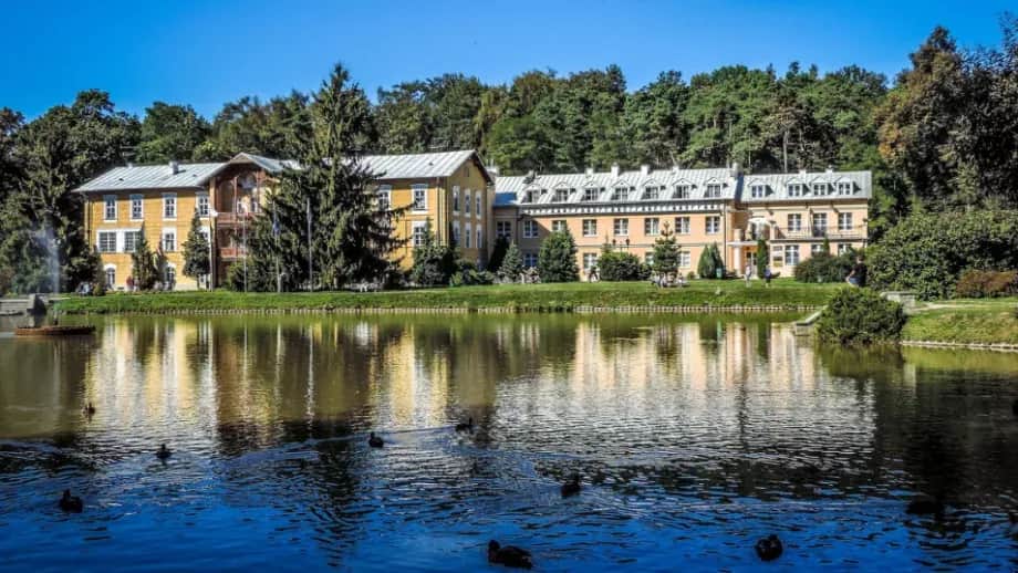 Nałęczów: Odkryj uzdrowisko co zobaczyć i jak zaplanować pobyt?