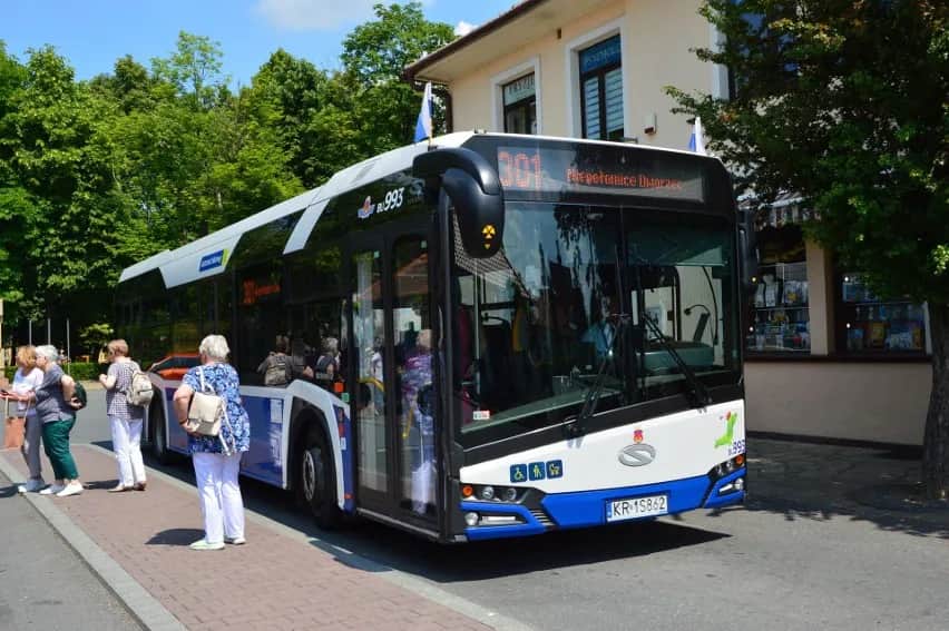 Wieliczka: Autobus zastępczy? Znajdź przystanki i jedź bez stresu!