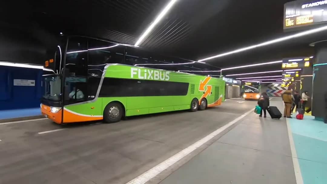 Polski Bus Praga: Gdzie wysiądziesz? Flixbus Florenc i wskazówki!