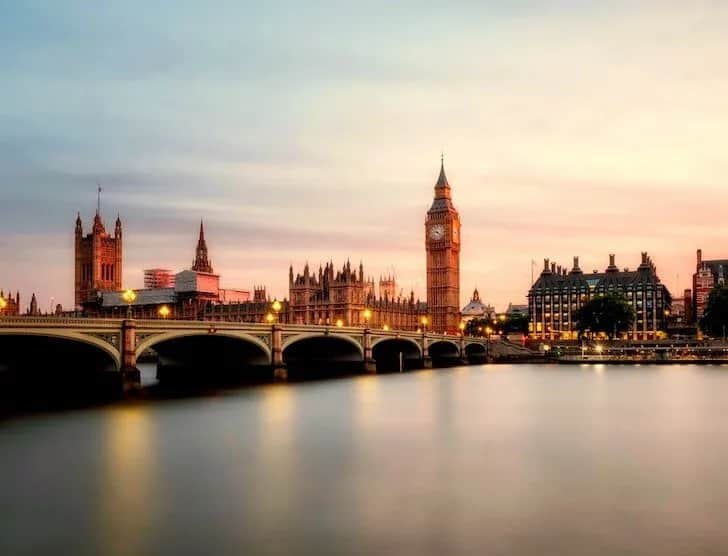 Podróż do UK po Brexicie: co wolno wwozić do Anglii? Sprawdź limity!