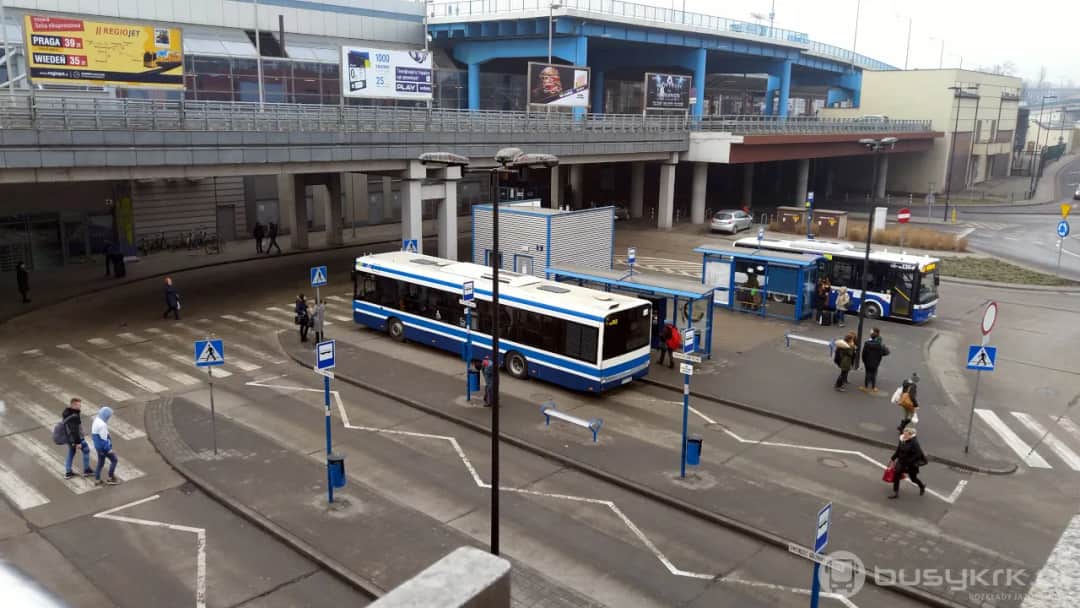 Skąd wyjechać z Krakowa? Dworce, lotnisko, busy praktyczny przewodnik